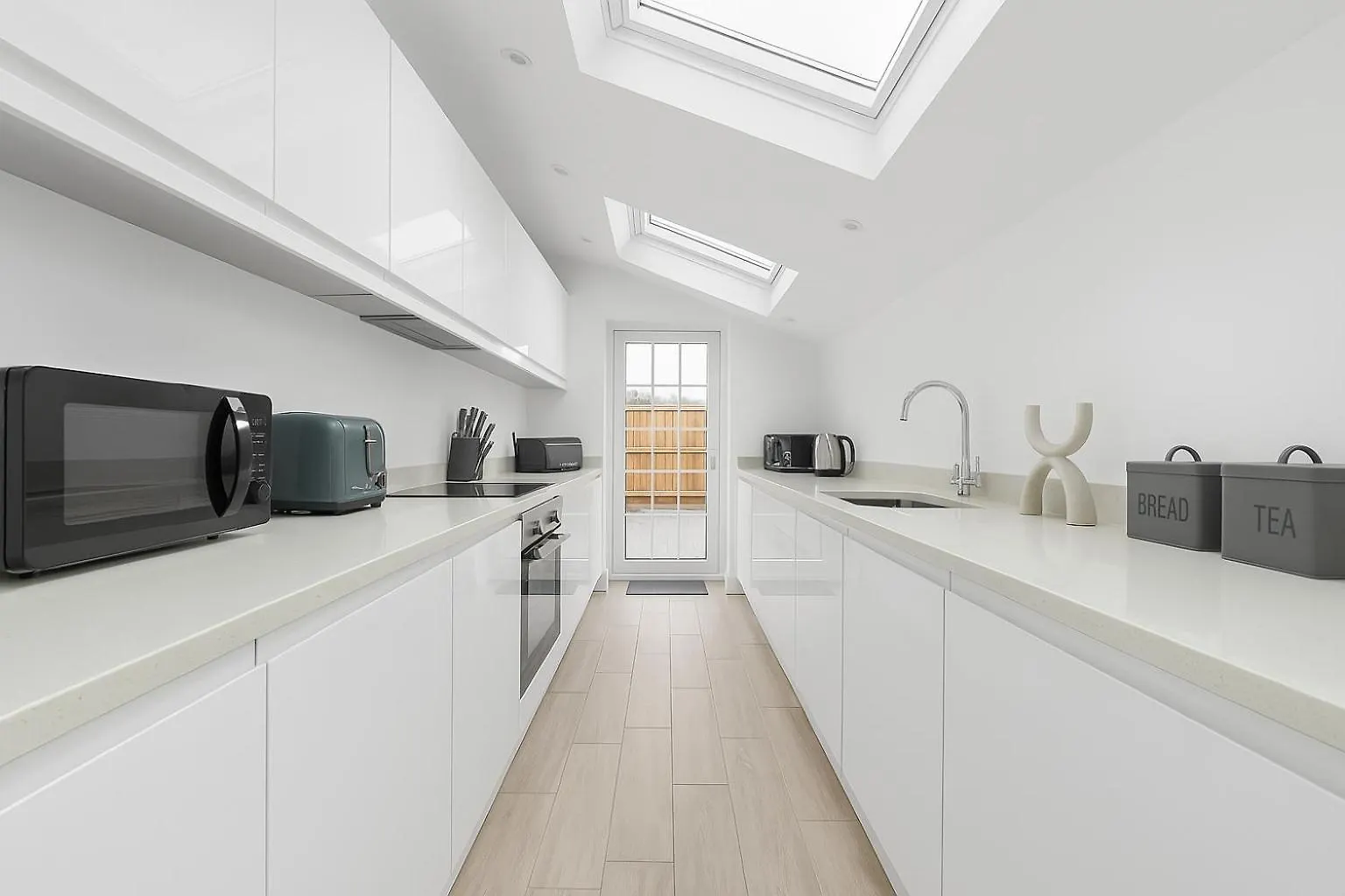 Bright Private Rooms - Peaceful Morden Location London Apartment